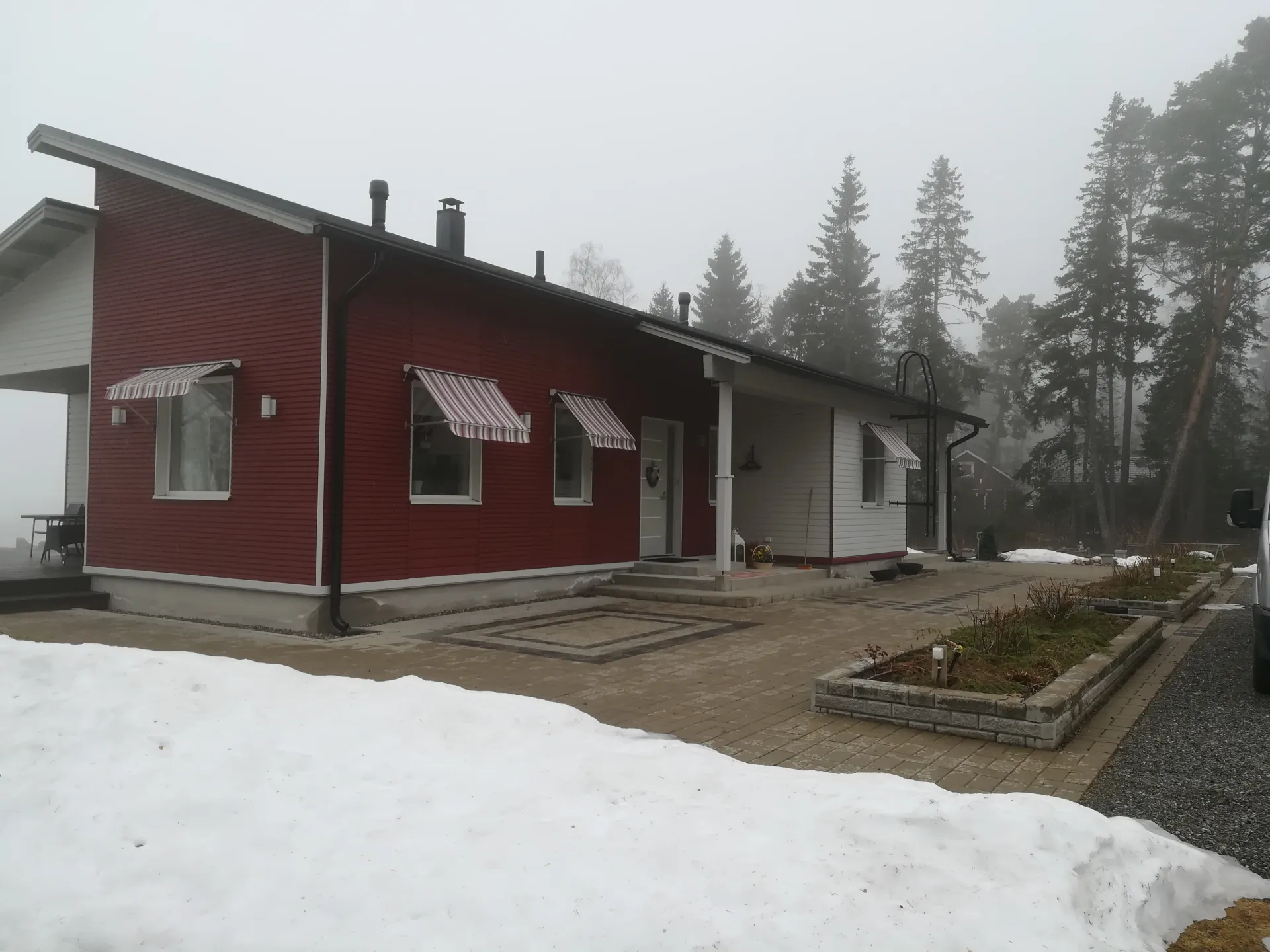 Omakotitaloon ikkunamarkiisit