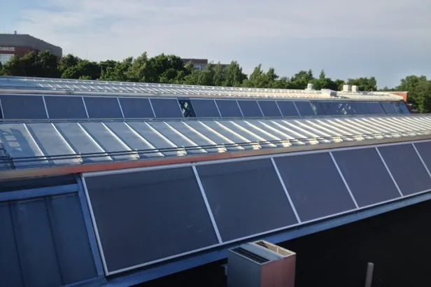 Ulkopuolinen kattoverho vähentää jäähdytystarvetta ja parantaa energiatehokkuutta