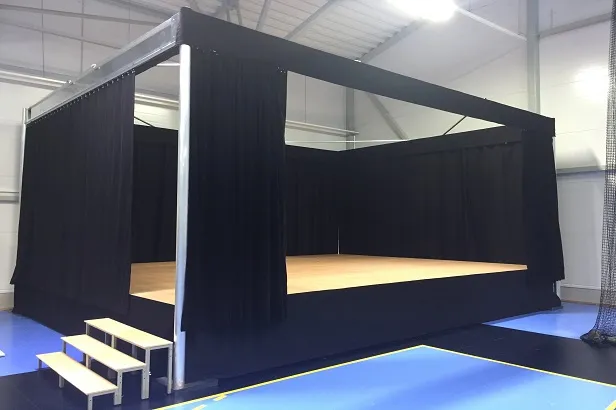 Pedeluxin koottava näyttämö