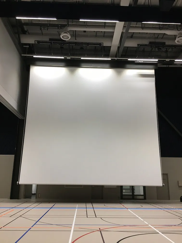 Moottorikayttoinen valkokangas