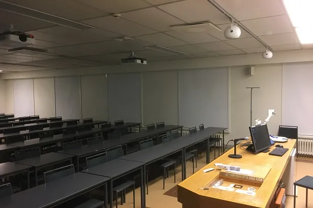 Koteloitu pimennysverho tilaan kuin tilaan