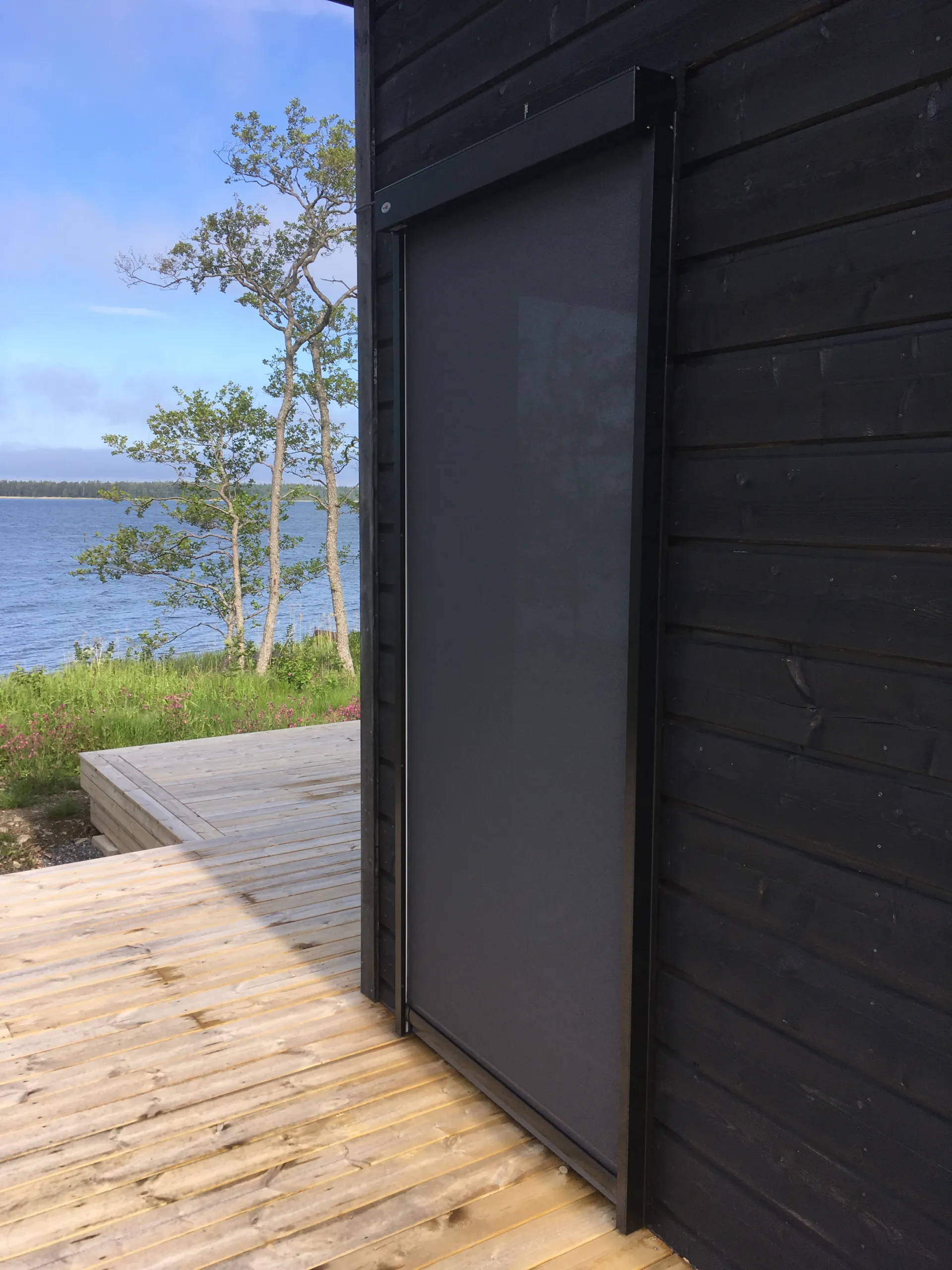 Pedeluxin zipscreen aurinkosuoja sopii sekä suuriin että pieniin ikkunoihin