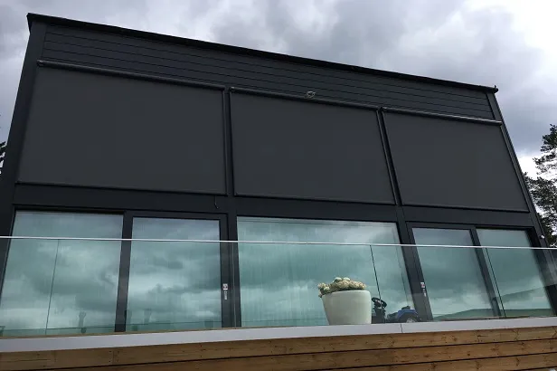 Zipscreen sopii hyvin korkeisiin ikkunoihin